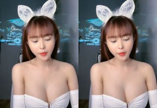 Livetream show hàng cùng em gái thỏ trắngm