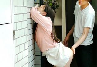 Mai Shirakawa Mê mẫn con cu to bự của anh hàng xómm